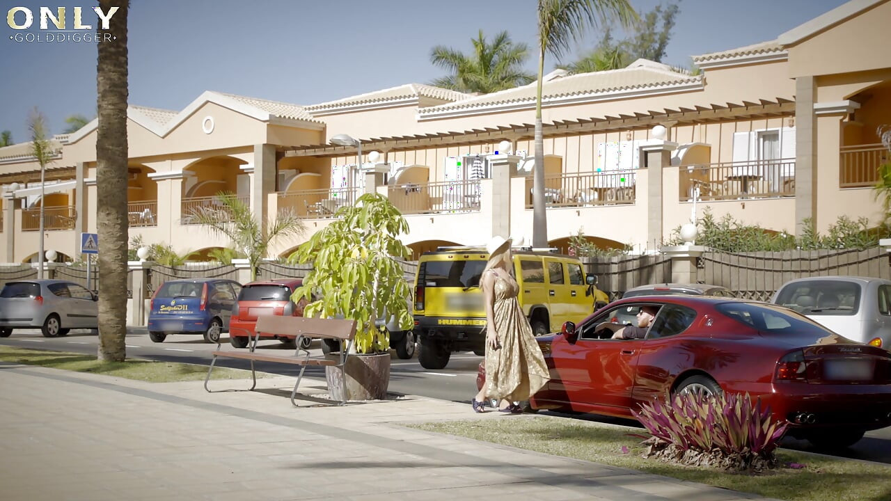 Blonde hottie Alyssia Kent penthouse fuck outdoor