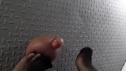 Dildo büyük taşaklar güzel ayaklarla eziliyor