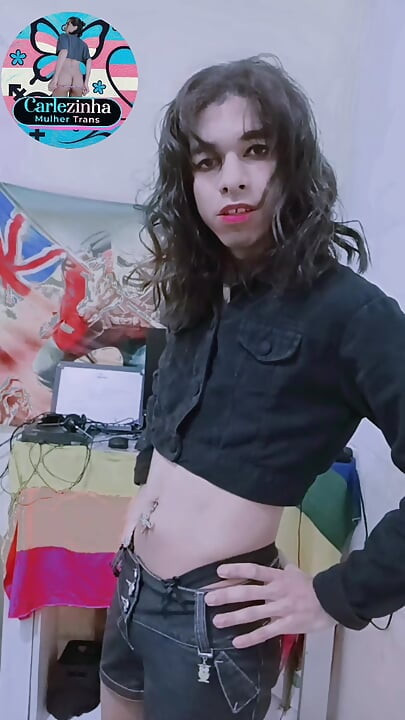 Gothic Carlezinha taking off her shorts and panties getting all wet and naked