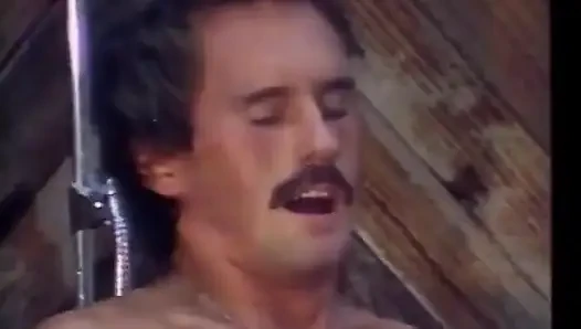 Azgın esmer klasik sürtük sikiliyor
