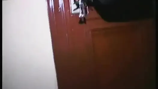 Cewek semok rambut cokelat ini memeknya di-fingering dan dientot habis-habisan sampai dicrot di dalam