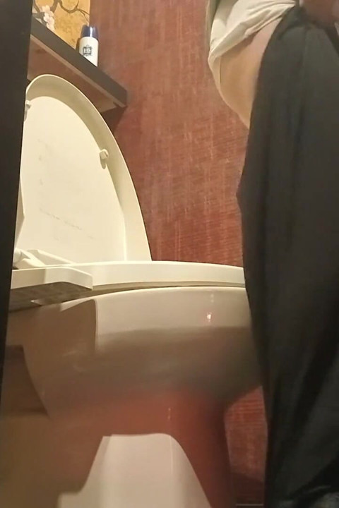 Japanese MILF Peeing