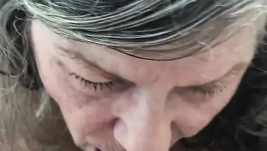 Sexy reife ehefrau lutscht und schluckt! Maxxximummilf