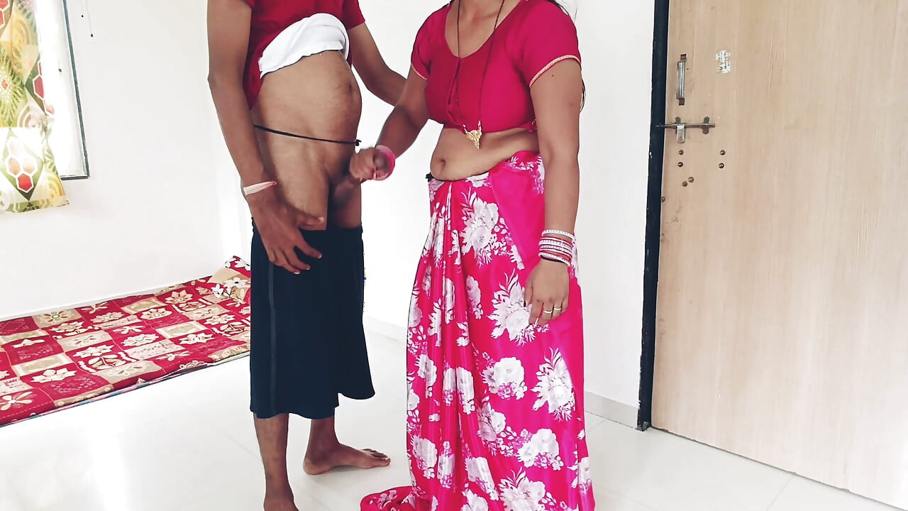 Gas cylinder delivery boy sexes Rhea Bhabhi in desi style