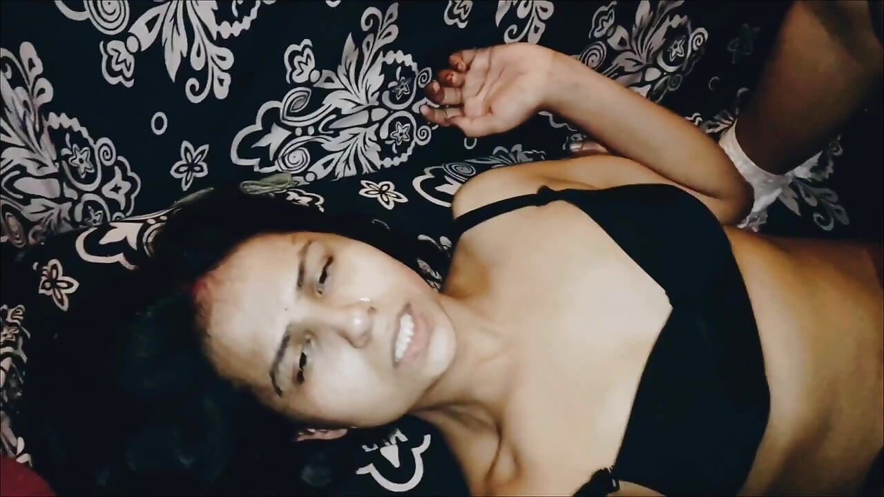 Latika sert seks domaltmalı ve seksi yüz ifadesi