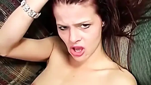 Missy kayanın sert yarağını alıyor