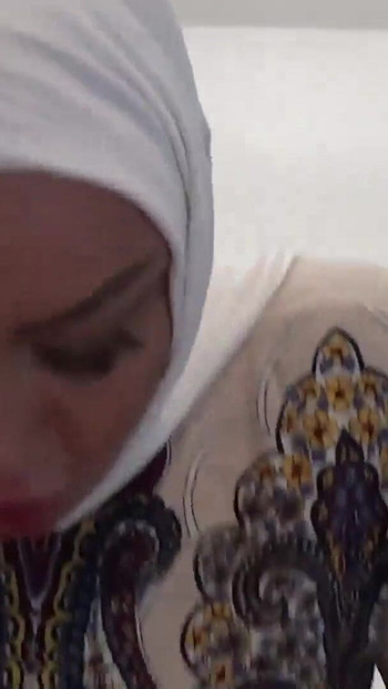 Mesti berkongsi detik dari "Seks miang Irani Parsi dengan ibu tiri seksi"