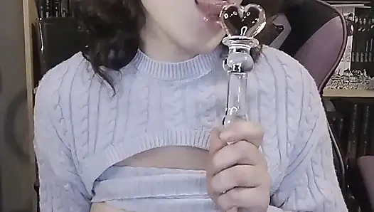 Egirl Nympho Dildos Sendiri Di Kursi Permainannya