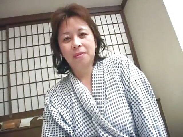 Sexo a três com deslumbrante milf
