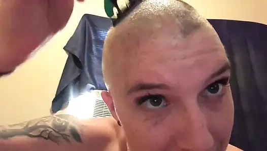 Лысый маленький фрик