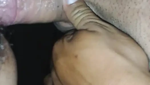Azgın boğa karımın amını sikiyor.