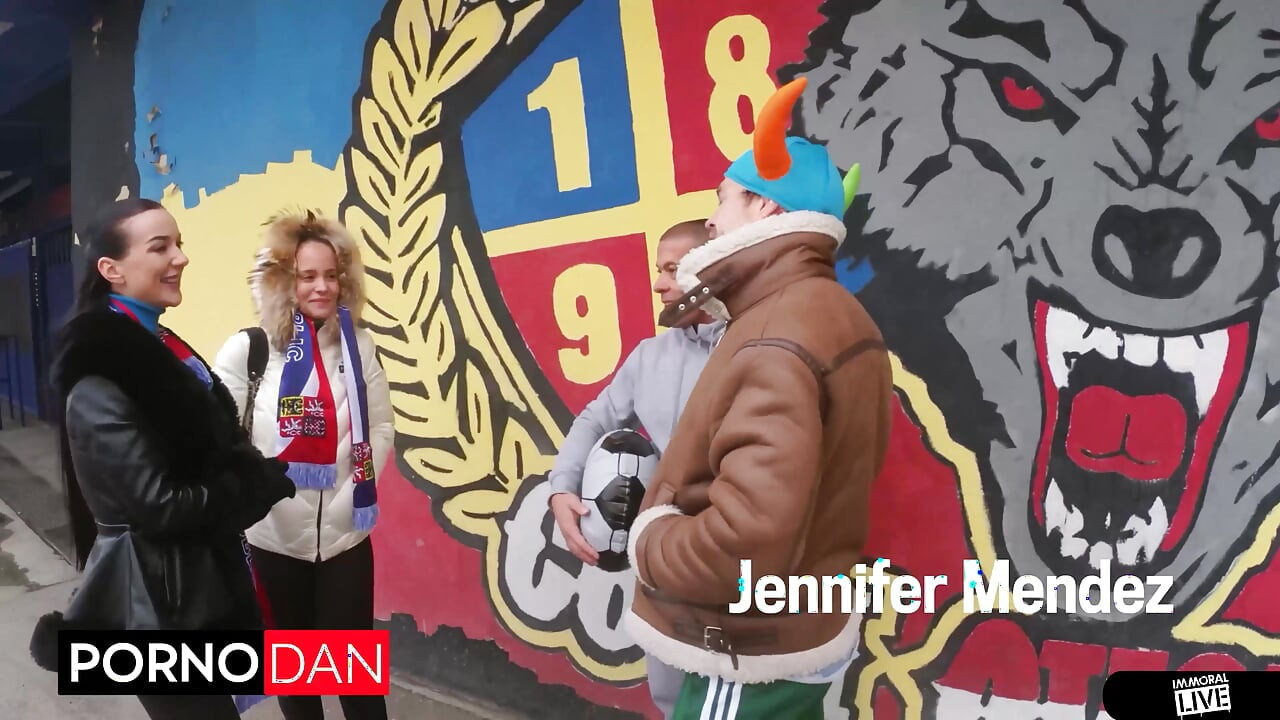 Plimni val špricanja! Grupnjak nogometnih obožavatelja Jennifer Mendez & Lady Gang - Porno Dan 4K