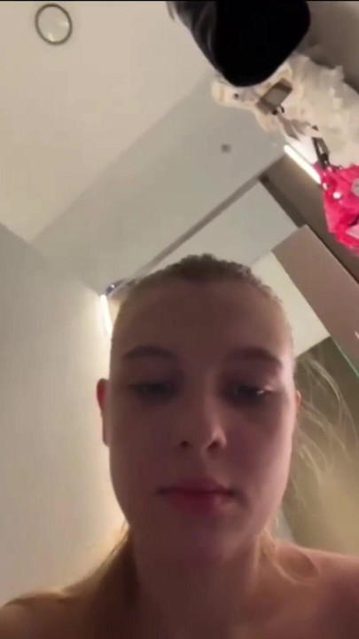 Crazy jucielussie in the public changing room | Clip 1