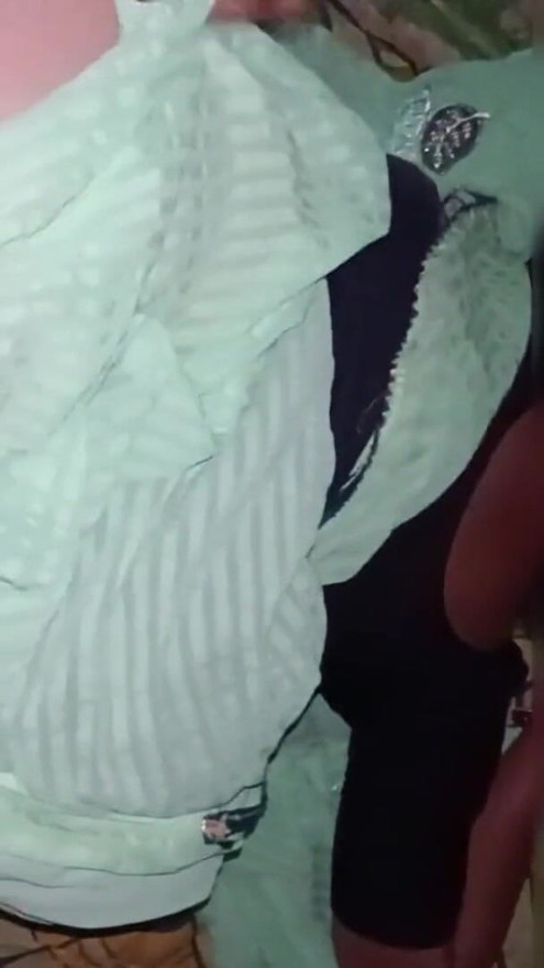Seeing the daughter-in-law's fat ass, the father-in-law made the daughter-in-law a dog in the room, the father-in-law is fucking the ass loudly, the daughter-in-law was very beautiful. | Clip 1