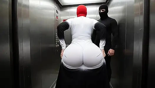 Büyük götlü komşu asansörde benim için twerk yapıyor