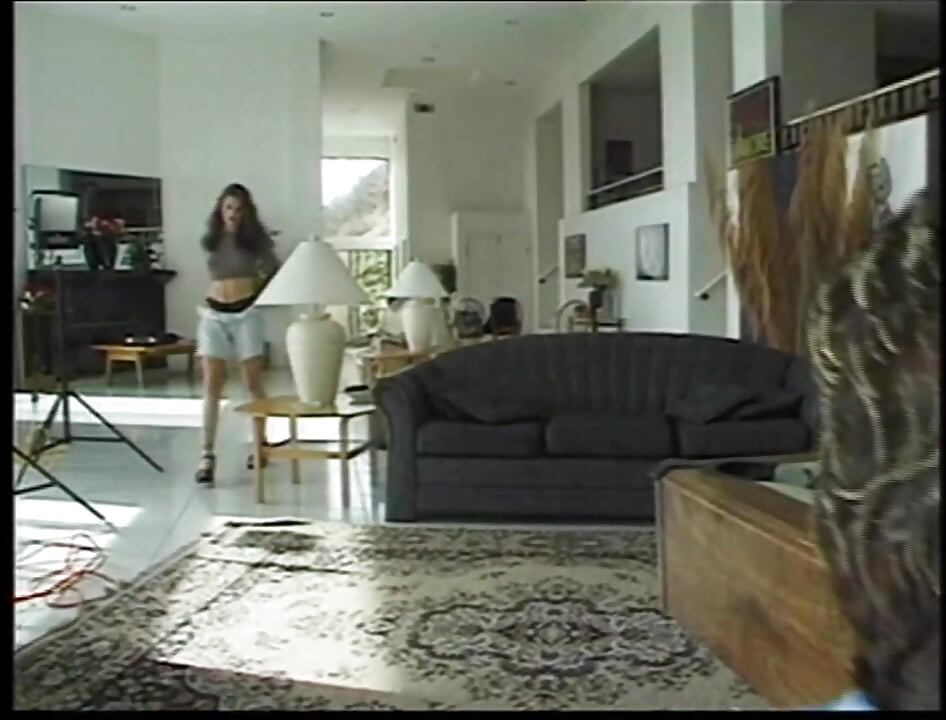 Wielbicielki twardego kutasa ssą i rżną się przez szalone noce (pełny film porno)