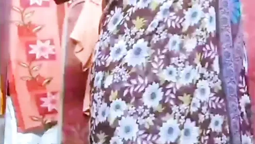 Hintli Hintli tamil evli kadın renu çıplak canlı görüşme şeker üvey baba göğüsleri amcık parmakla tokatlıyor göt sikiş ateşli ses!