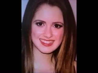 Tisztelgés a slágeres ribanc, Laura Marano előtt