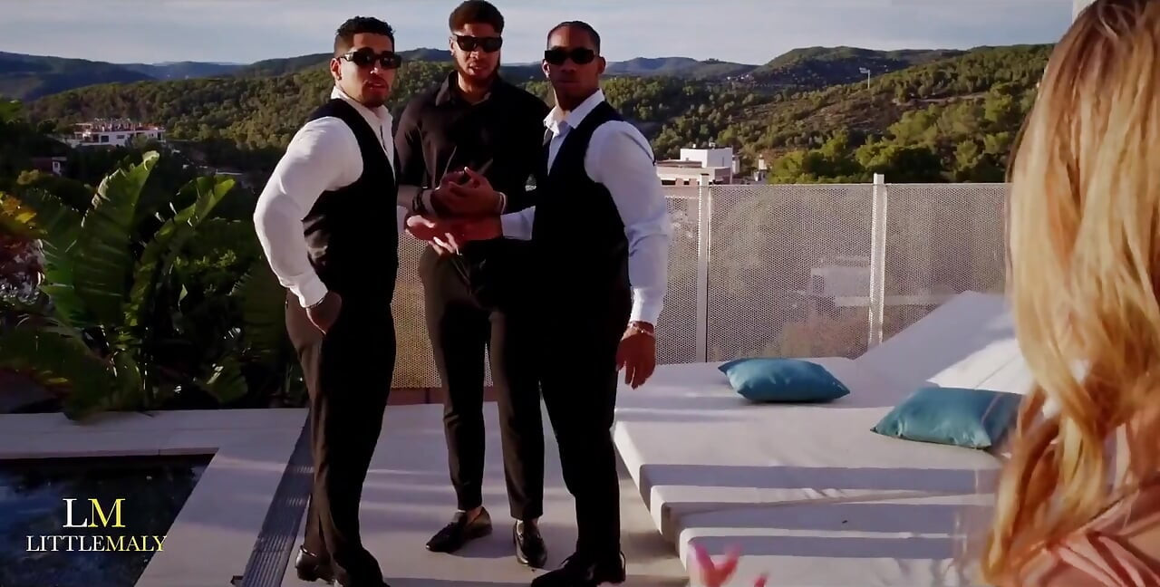 Unerwarteter 3 BBC-gangbang Während des Fotoshootings, irischer Schneehasin Tina, Angepisst und zerstört
