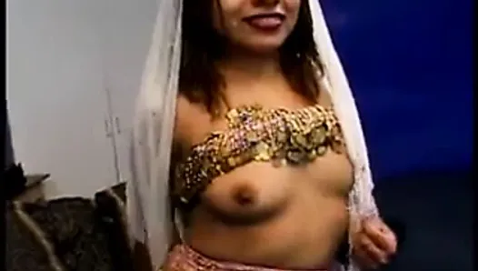 Indian babe gets her pussy pounded