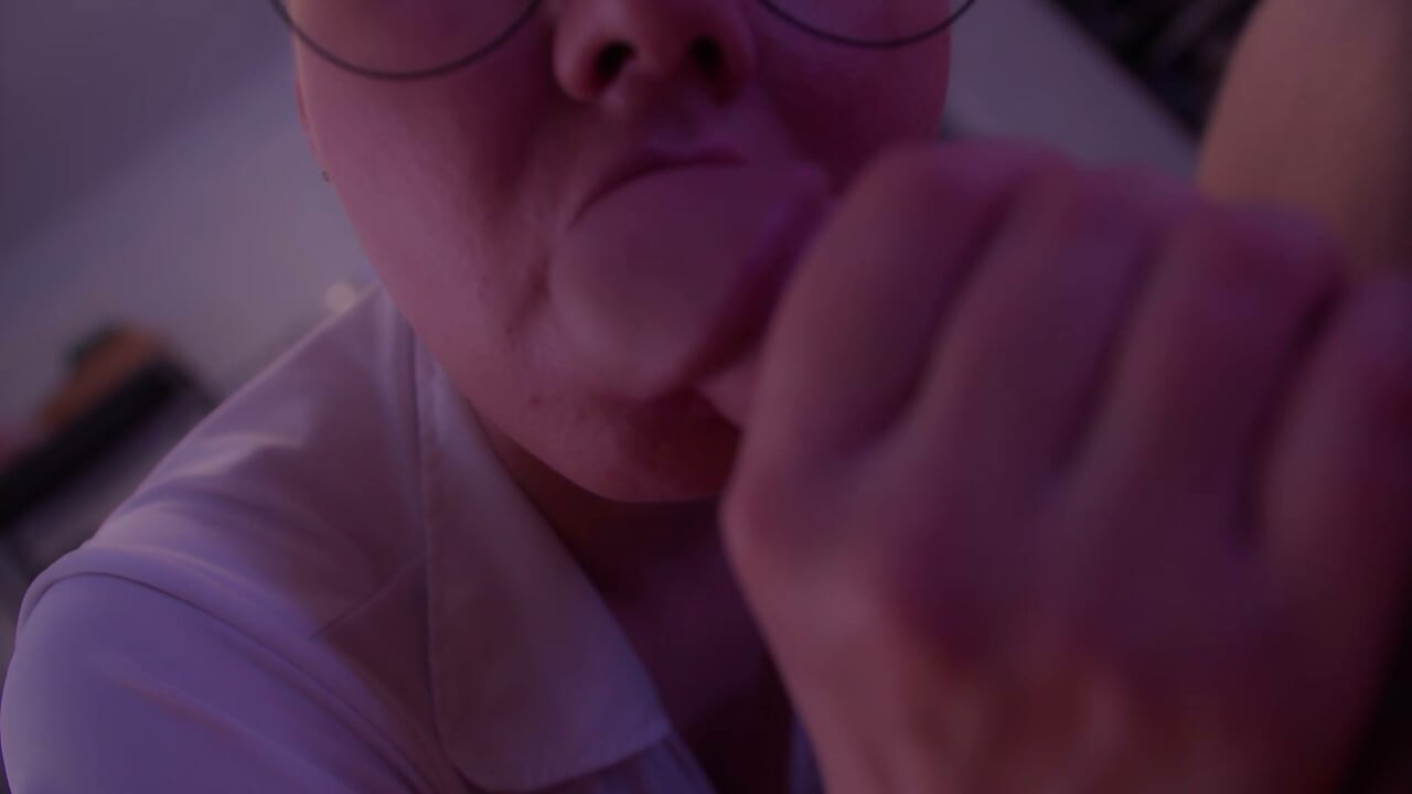 Slut Gives Deepthroat Blowjob