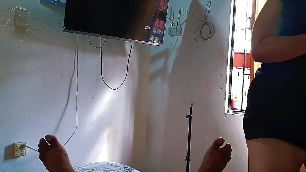 Meri bari gand vaali parosan mere land ko lekar junooni hai. vah ise choosne ke lie meri jagah par aana pasand karti hai jab tak ki main use gand men chod nahin deta.
