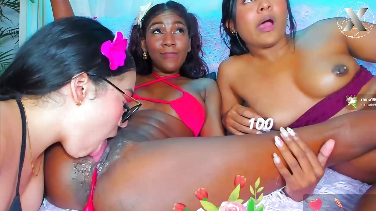 Lesbian Licking Session: Pussy Juice All Over