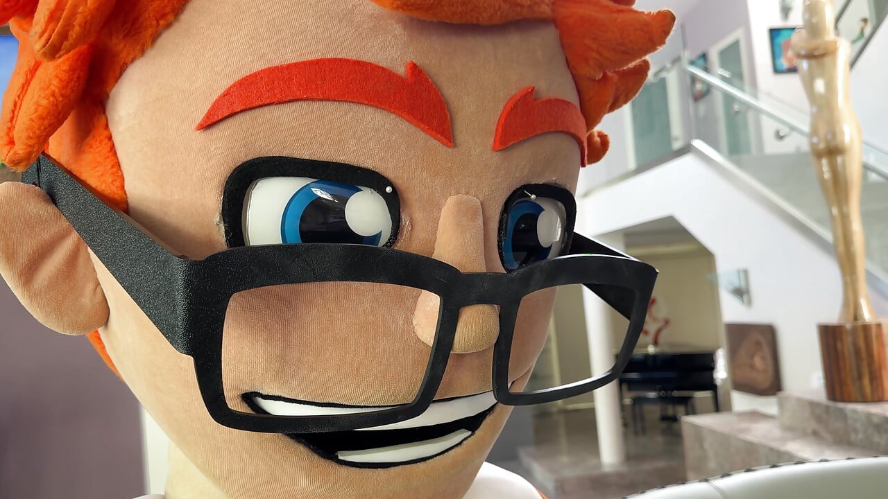 My Sexy Seamstress Luxe LA Fox Gave Me Footjob Doggystyle and a Big Cumshot on PornDudeCasting