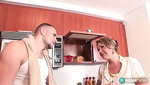 Kelly Leighs anales füllen