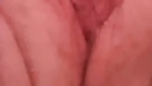 Bbw plays with he clit till she cums