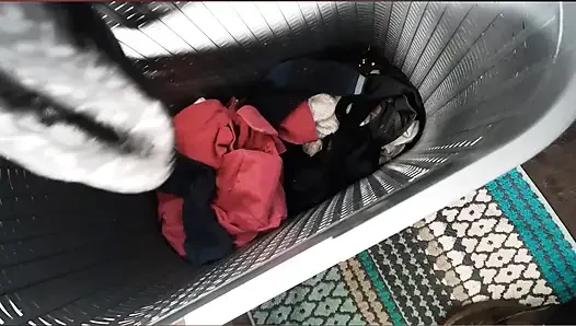 Külot üç farklı müşteri külotuyla oynuyor