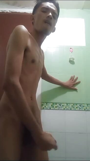 Hot Asia Gay Twink Is Taking A Shower And Cums For You