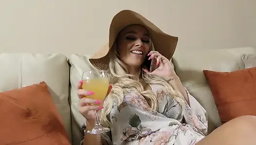 Watch A Big Penis Prince Give Alexis Monroe's Pussy The Royal Treatment