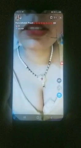 Огромные сиськи показывают дези девушек онлайн