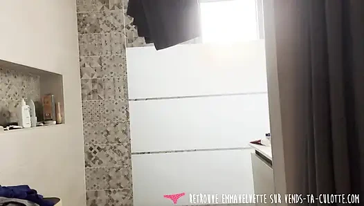 Vends-ta-culotte - This stunning tattooed French amateur woman really wants you to masturbates at the same time as her