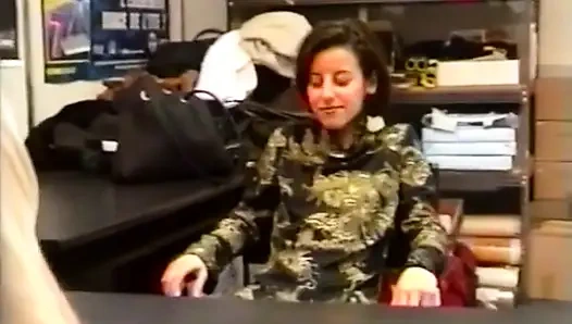 Caroline, muhteşem küçük erkek delisi, sağduyulu ve çok heyecanlı.