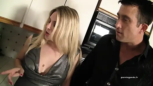 Angela Attison fickt ihre freundin elisabeth bentley mit dem schwanz ihres freundes