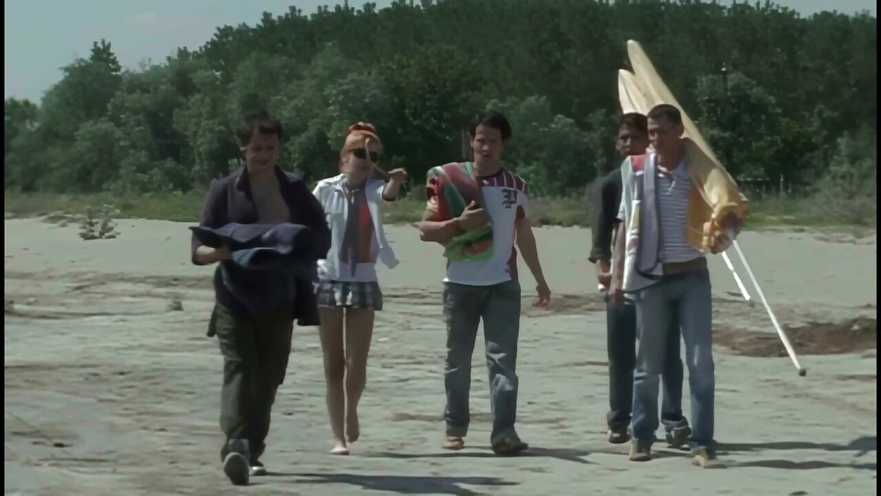 Gangbang na Praia com os Amigos do Meu Namorado