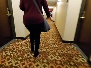 Cuckold - vrouw ontmoet nieuwe bull in hotel, gaat zonder condoom