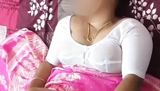 Islak beyaz bluzlu ateşli seksi desi evli kadın bakış açısıyla sikişiyor