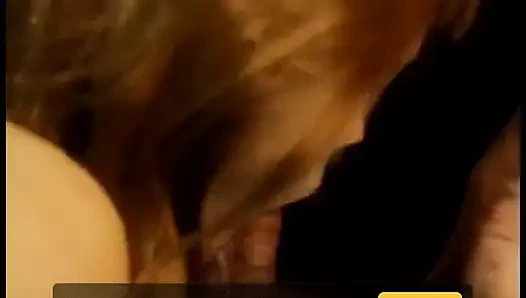 Azgın esmer sürtük sikişiyor ve emiyor