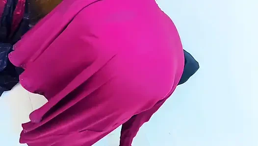 Tante seksi mesir dengan pantat bahenol lagi asik ngentot pantat bahenolnya di ranjang !