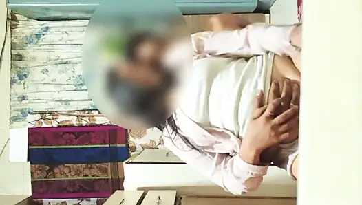 I called my desi girlfriend to my house and swollen her pussy.