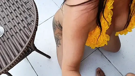 Binanın çatısı üzerinde seks