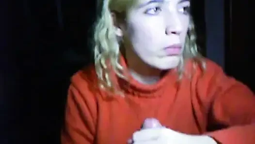 Teen ehefrau gibt blowjob und bekommt cumshot im mund und schluckt