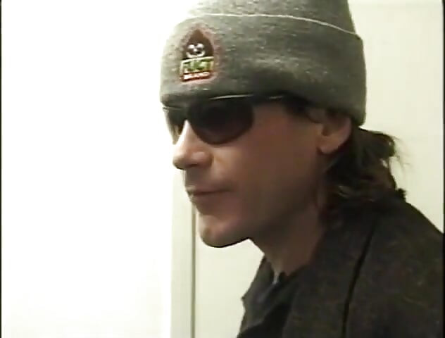 Fiesta en blanco y negro ... Doble penetrado culo follando trío ... Leche en la boca