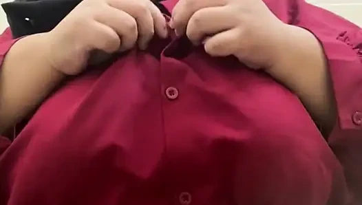 Сексуальная учительница носит стринги для работы