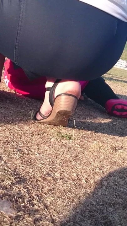 Pretty MILF with dirty feets part 2