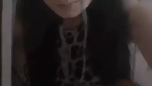 Seksi bebek Sarah boşalıyor 3