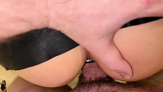 Tante seksi asia dengan pantat bahenol dientot habis-habisan sama pacarnya di balik rok mini 60fps